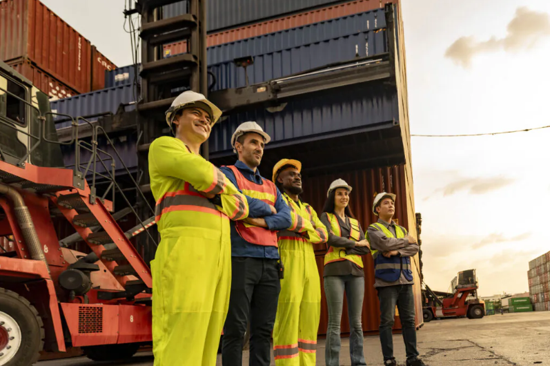 Garanta eficiência no comércio exterior com redução de riscos e custos ao contar com uma assessoria aduaneira especializada.